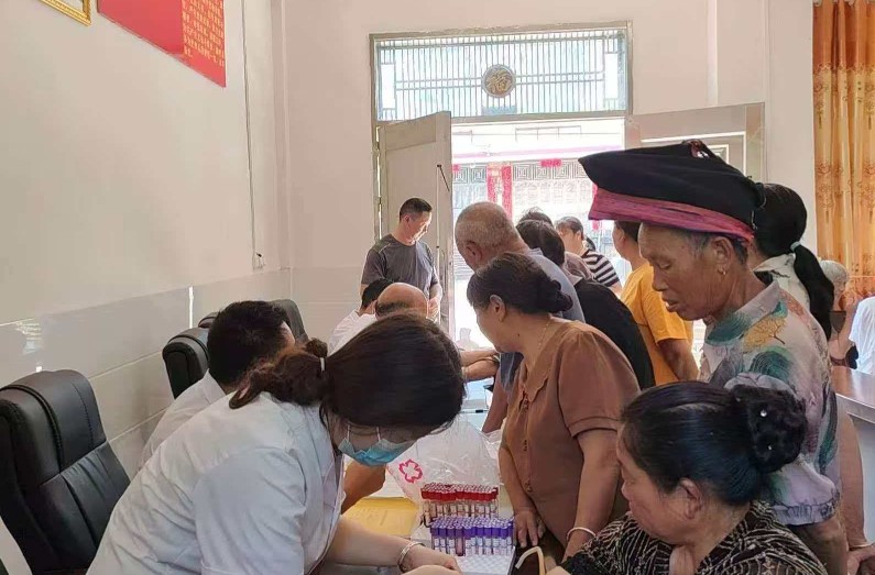 暖心体检进瑶乡 939名高龄老人享免费健康服务